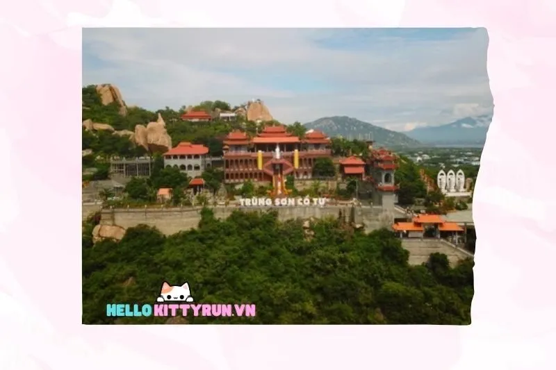 Cảnh Quan Thiên Nhiên Xung Quanh Trùng Sơn Cổ Tự Ninh Thuận